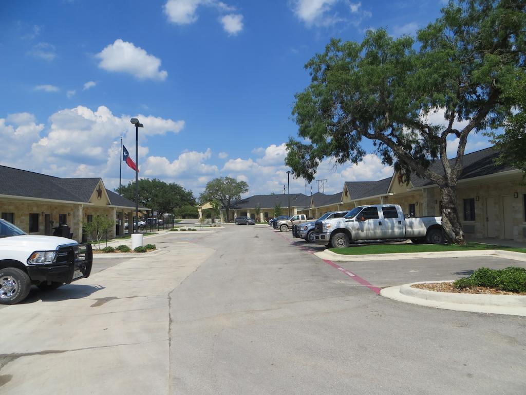 Hotel Texas Cuero المظهر الخارجي الصورة